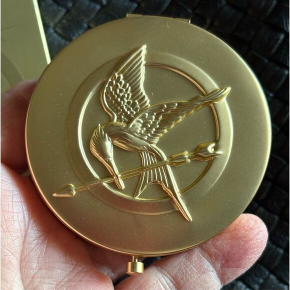 STORYBOOK COSMETICS - NWOT World of  Hunger Games Pressed Powder/"Girl on Fire" - Picture 6 of 15